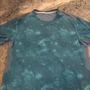 Large Lululemon men’s shirt
